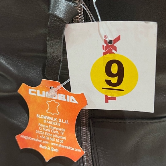 NWT.  Cumbia Black Chunky Heeled Leather Boots - Picture 7 of 10